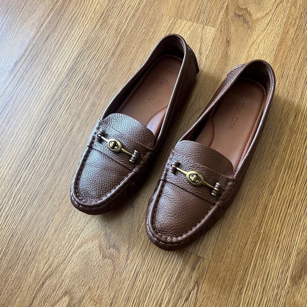 COACH Crosby Turnlock driver flats shoes women's 8 B M 38.5 British Tan like new - Picture 2 of 5